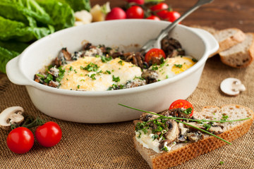 Baked eggs with mushrooms with wholemeal bread