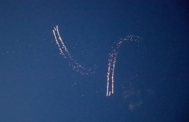 planes doing stunts