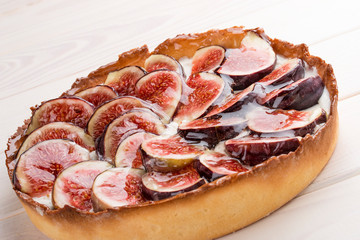 Tart with fig with cheese cream
