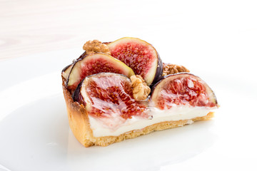 Tart with fig with cheese cream
