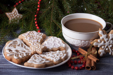 Obraz na płótnie Canvas Christmas composition with ginger cookies and a cup of cocoa on the background of spruce branches