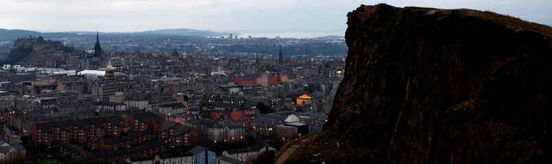 Fototapeta na wymiar View over Edinburgh from Arthur's Seat