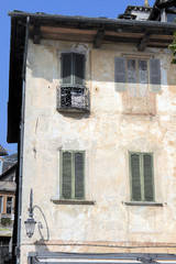 Italian house with false window