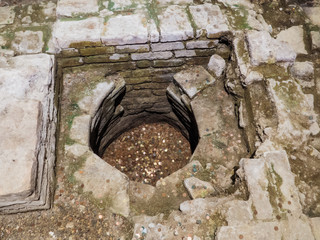 Obraz premium Roman well with coins
