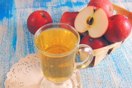 apple juice and apples