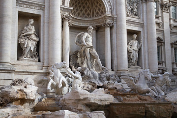 Detalle de esculturas de la Fontana de Trevi Roma Italia