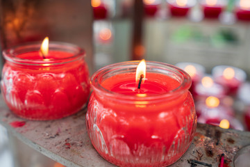 赤い瓶詰め蝋燭
