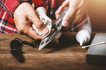 pocket knife care and maintenance
