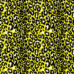 Seamless black and yellow leopard pattern. Animal skin grunge texture. Vector illustration.