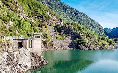 Obraz na płótnie Canvas Lake in the pyrenees mountain