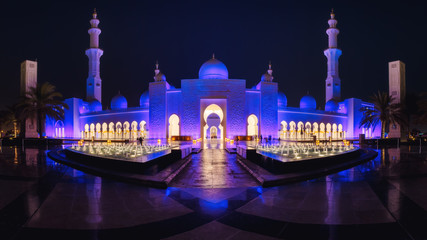 Sheikh Zayed Grand Mosque in Abu-Dhabi illuminated at night