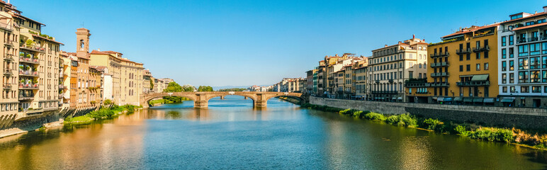 Fototapeta na wymiar Santa Trìnita panorama of the bridge of the Holy Trinity Florence in the morning