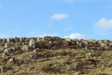 orgues basaltiques en haut d'une colline, Cantal