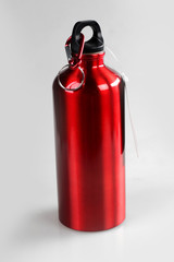Obraz premium a red water bottle