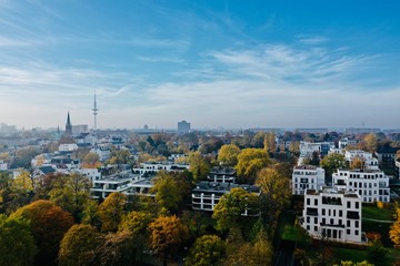 Hamburg im Herbst, Blick auf Harvestehude und den Fernsehturm © Gerald