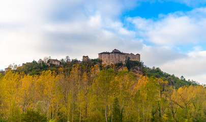 Village médiéval de Bruniquel en Occitanie, France