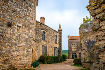 Village médiéval de Bruniquel en Occitanie, France