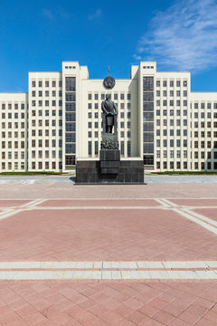 Lenin Statue & Government building, Independence Square, Minsk, Belarus