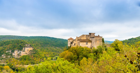 Fototapeta na wymiar Village médiéval de Bruniquel en Occitanie, France