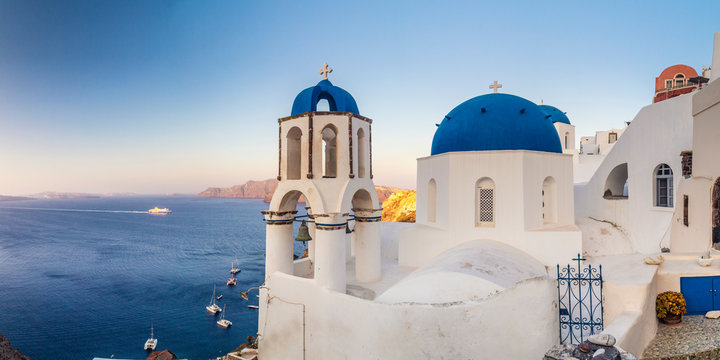 Greece, Cyclades Islands, Santorini (Thira), Ia (Oia) and Santorini Caldera