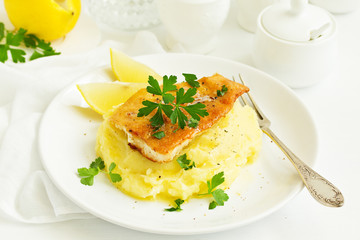 fried fish and mashed potatoes