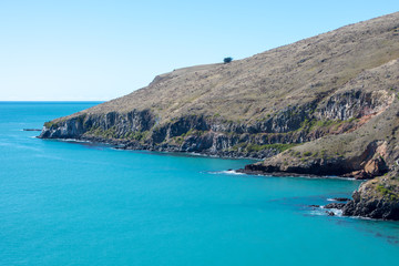 Obraz premium Coastal views of Taylors Mistake, Christchurch, New Zealand on a bright sunny day with blue sea