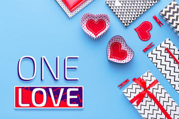 Obraz premium Person holding a present for Saint Valentine's day in his hands. Beautiful colorful background to st. Valentine day. Greeting card with red hearts. Wedding's invitation. Love expression. 
