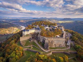   Königstadt, sächsische Schweiz, Festung Königstein im Herbst.