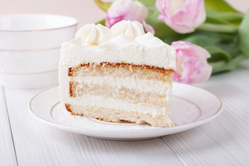 Cake with protein-curd cream