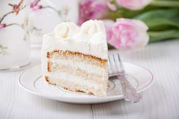 Cake with protein-curd cream