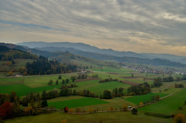 Fototapeta na wymiar Blick von der Hochburg auf den Schwarzwald
