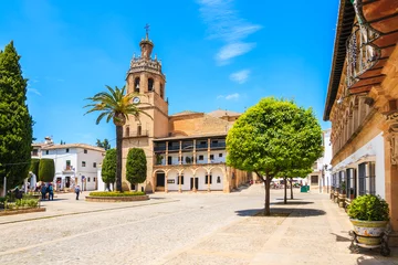 Photo sur Plexiglas Ronda Pont Neuf Place avec église dans le village de Ronda, Andalousie, Espagne