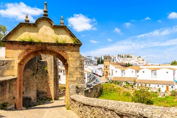 Papier Peint photo Ronda Pont Neuf Castle gate and white houses in Ronda village in spring, Andalusia, Spain