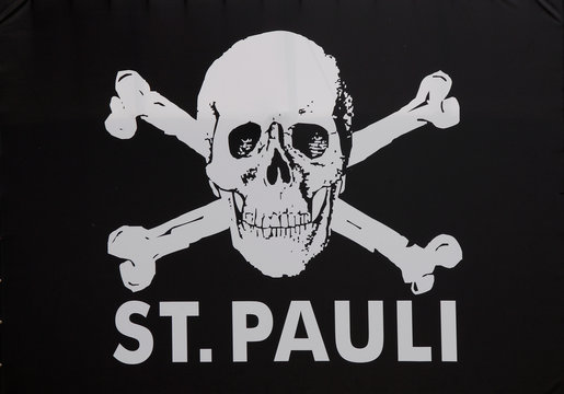 St. Pauli flag skull and bones crossbones black and whit 