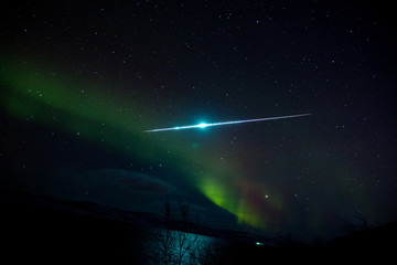 Obraz na płótnie Canvas Aurora with Meteor