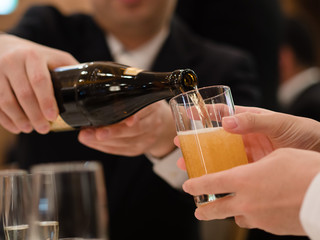 お酌イメージ