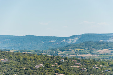 Fototapeta na wymiar Panoramic view of the Luberon and its villages