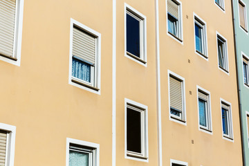 Fototapeta na wymiar facade of an apartment block