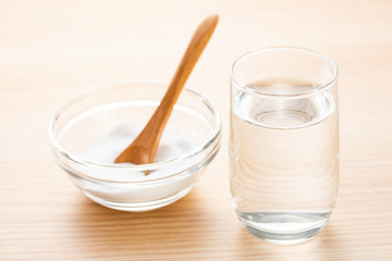 クエン酸とグラスの水