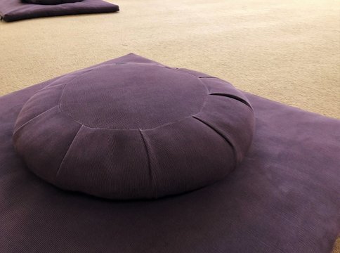 Zen Meditation Cushion Quiet Peaceful Zen Meditate Practice Class