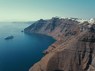 サントリーニ島の断崖絶壁