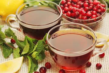 Hot tea with lemons, mint and cranberry	
