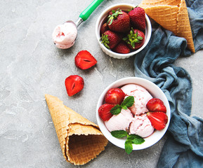Strawberry ice cream