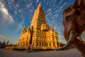 Wat Bang Thong(Wat Mahathat Wachiramongkol), a beautifully sculptured temple in good design, popular tourists worship and worship, located in Tambon Na Nuea, Amphoe Ao Luek, Krabi.