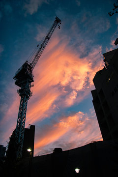 クレーンと夕焼け