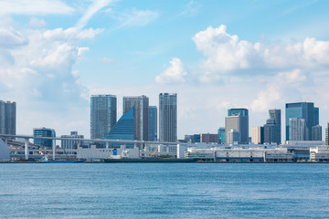 Obraz premium (東京都ｰ都市風景)豊洲沿岸から望むウォーターフロント風景１ 