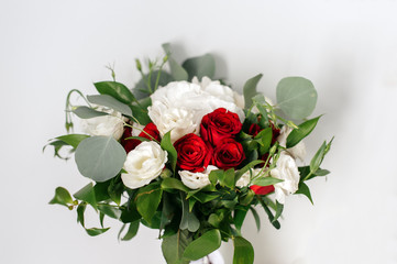 Obraz na płótnie Canvas Wedding bouquet of white and red roses on a white background