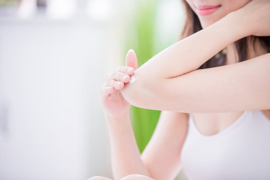 woman applying elbow cream
