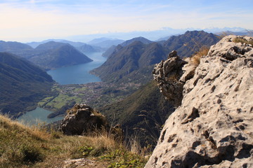 Alpenpanorama vom Monte Grona; Blick nach Westen mit Luganer See und Luganer Alpen