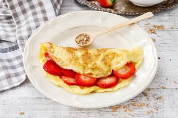 How to make homemade omelette with strawberries, tutorial.
